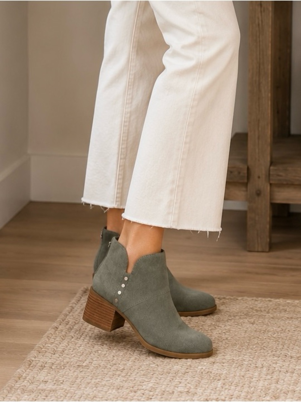 Koolaburra by UGG Olive Suede Ankle Booties Size 9 NWOB